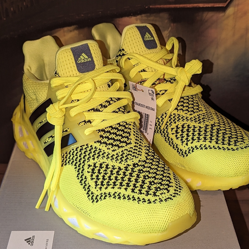 💙NIB💙 ADIDAS Ultraboost Web DNA Running Shoes - Picture 6 of 12